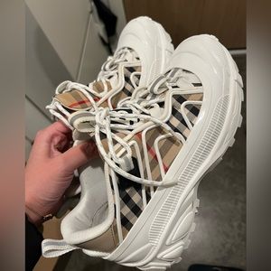 Burberry women shoes 37.5 White & Beige Check Arthur Sneakers